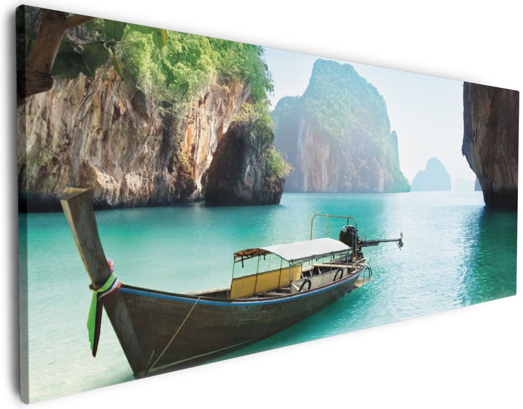 Wallario Premium Leinwandbild Fischerboot in Thailand blaues Meer und Steinfelsen in Größe 50 x 125 cm