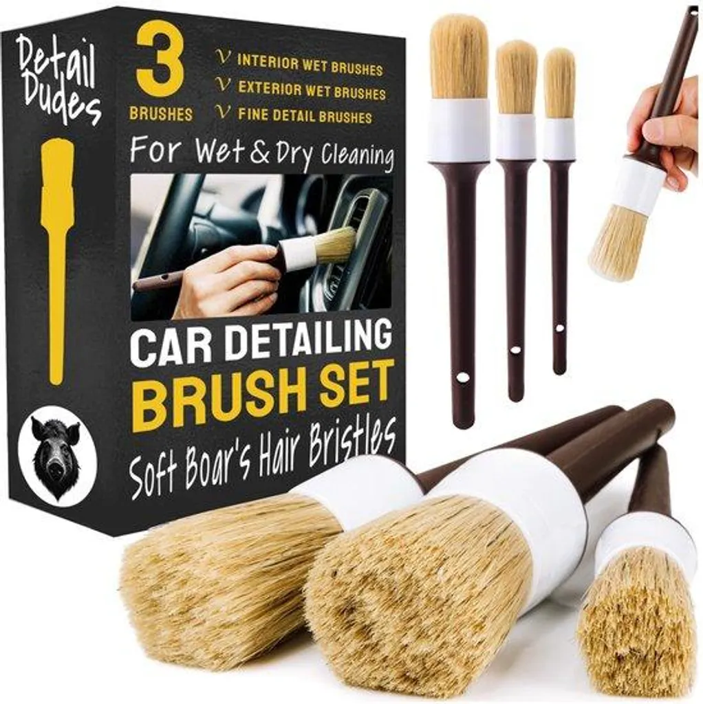 Kit anti-poussière auto : brosses souples habitacle et nettoyant moteur