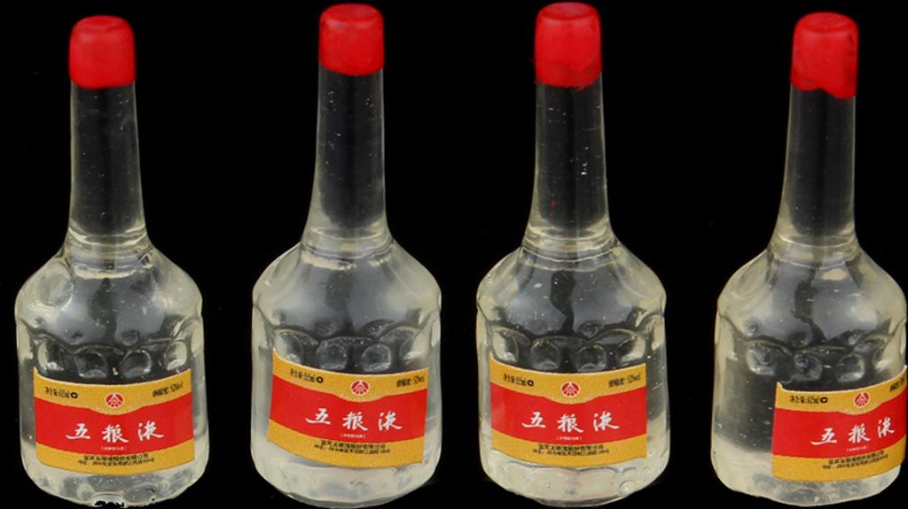 Miniatur Flaschen | Maßstab 1:12 Puppenhaus Alkohol (4 Stück)