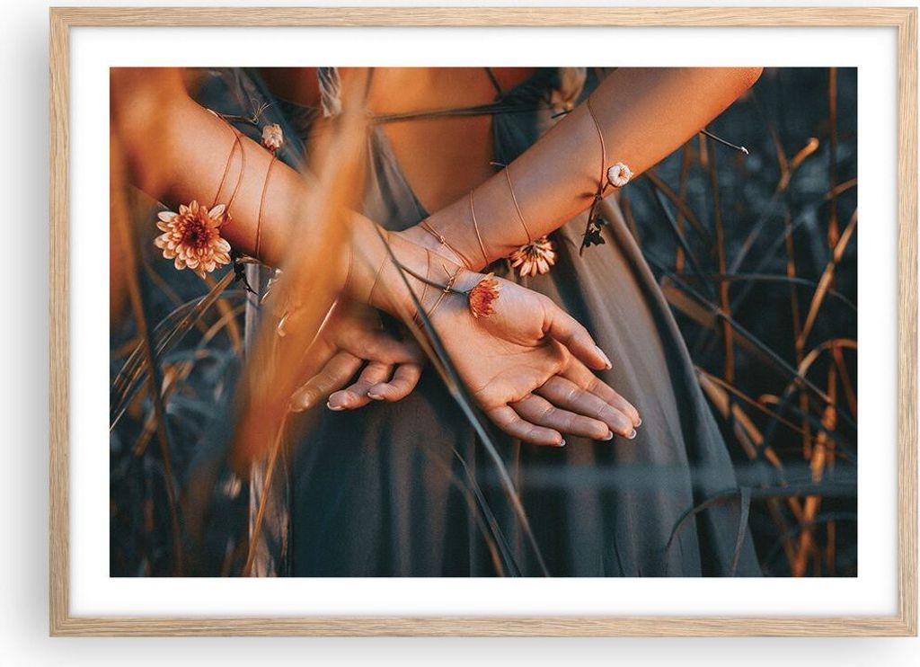 Gerahmtes Poster - Rahmen in heller Eiche - Frau Hände Wiese - 70x50 cm - Wand Bild - Wanddeko - Wandbilder - Kunstposter - Wandposter - Bilderrah...