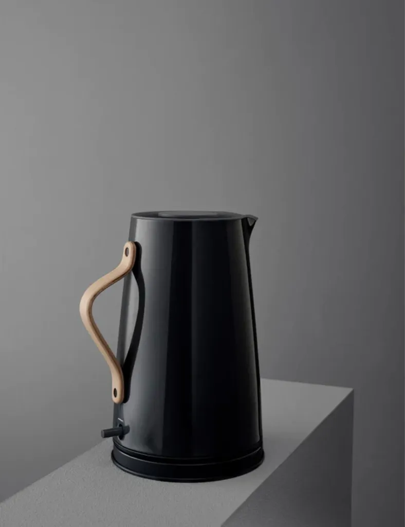 Stelton Emma Bollitore Nero 1,2L: Il Must-Have del Design Nordico 2.0 - 4