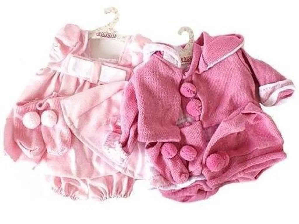 Robes 38 cm V-38 : Accessoires Idéaux pour Jouer à la Poupée en Famille