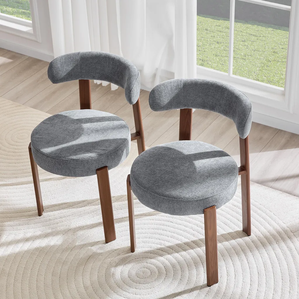Chaise en lin gris dossier courbé OKWISH et structure en bois stable