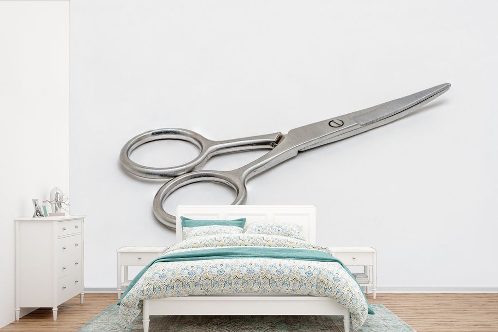 MuchoWow Fototapete für Wohnzimmer oder Schlafzimmer Wandtapete Vinyl Motivtapete Schere auf weißem Hintergrund - 390x260 cm - Papiertapete