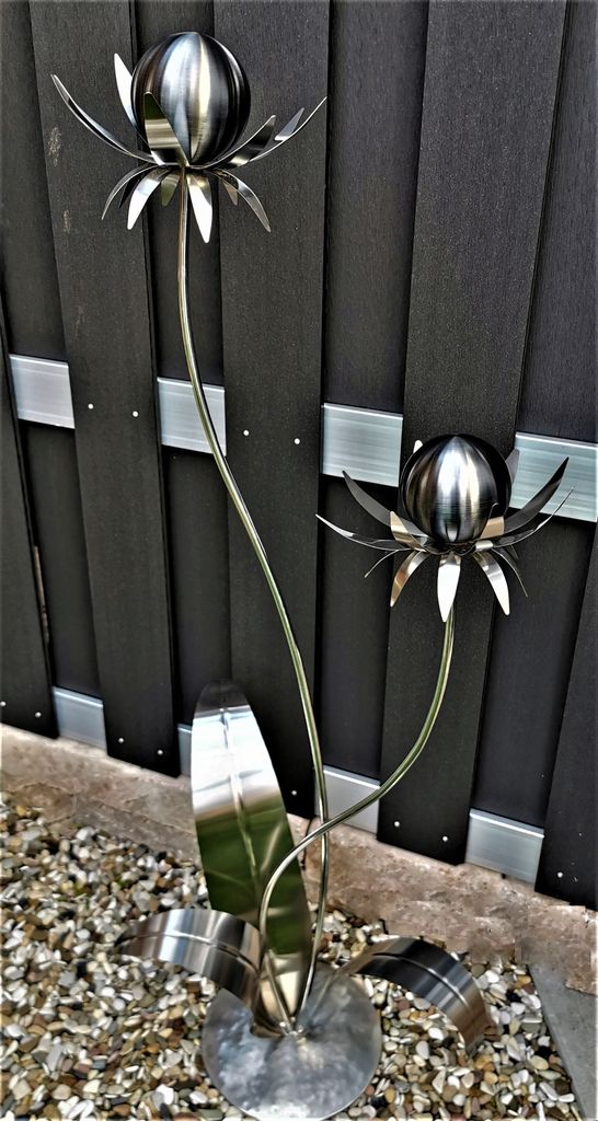 Skulptur Blume Milano Edelstahl 120 cm mit Kugel Edelstahl schwarz matt gebürstet mit Standfuß Dekoration Gartendeko