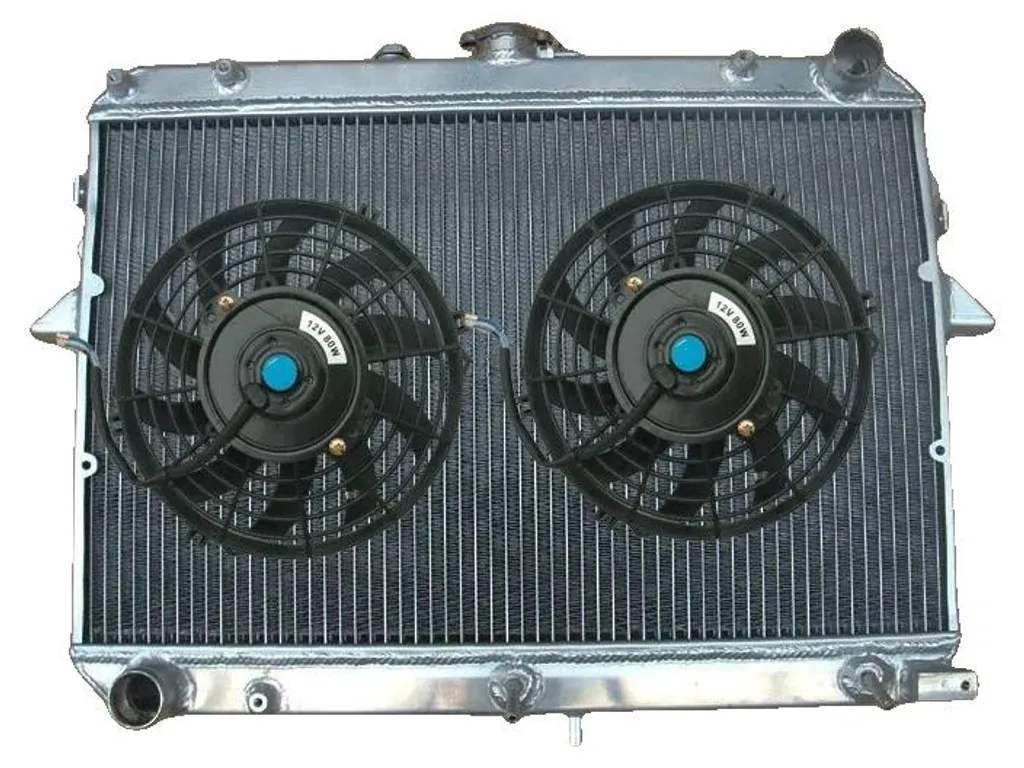 Évitez la Surchauffe : Radiateur Aluminium pour Mazda E2000 et Econovan