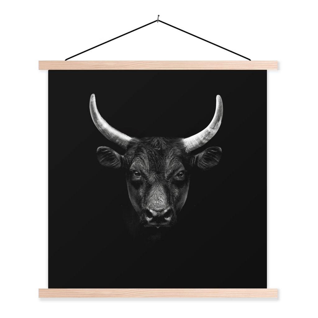 MuchoWow Textilposter Tiere - Stier - Schwarz - Weiß - Porträt 120x120 cm mit holzfarbenen Rahmen - Textil-Poster