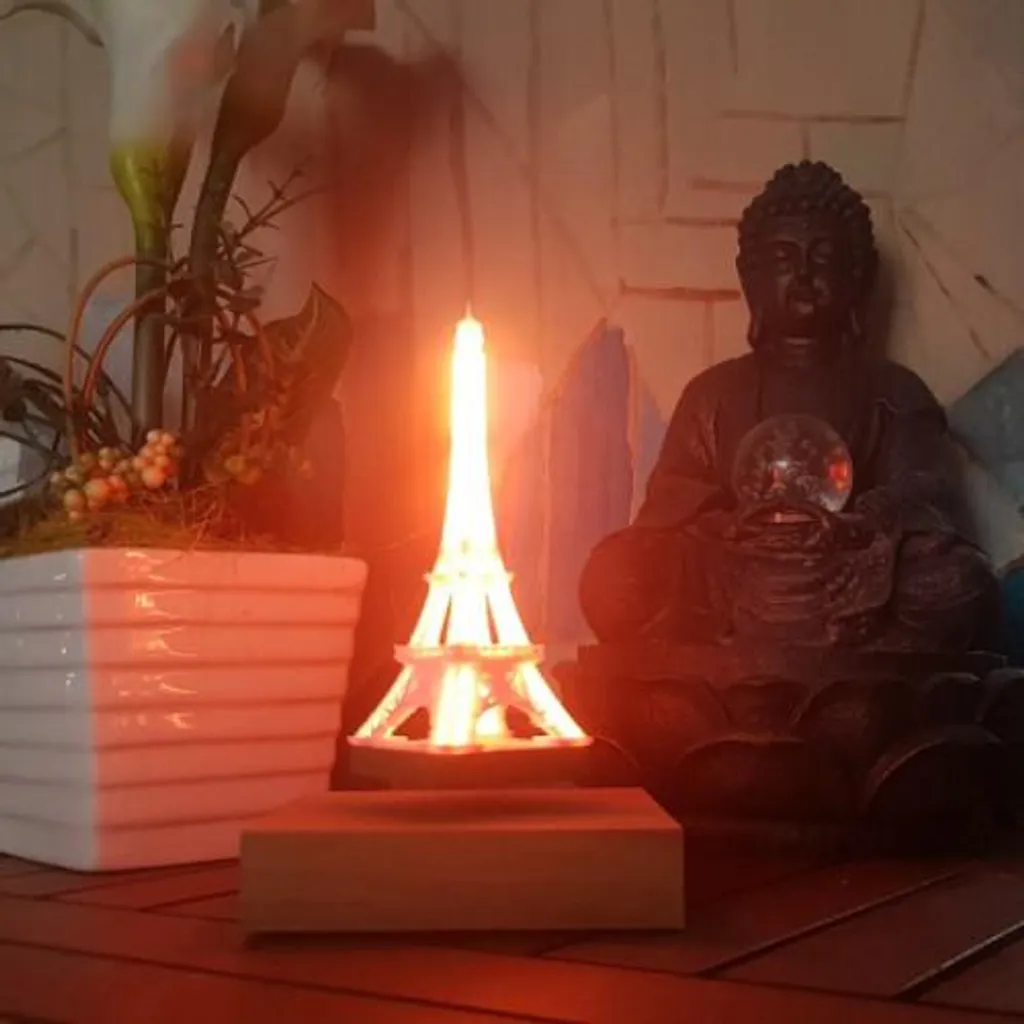 Lampe décorative 3D en lévitation EIFFELIGHT - Objet Design Flottant