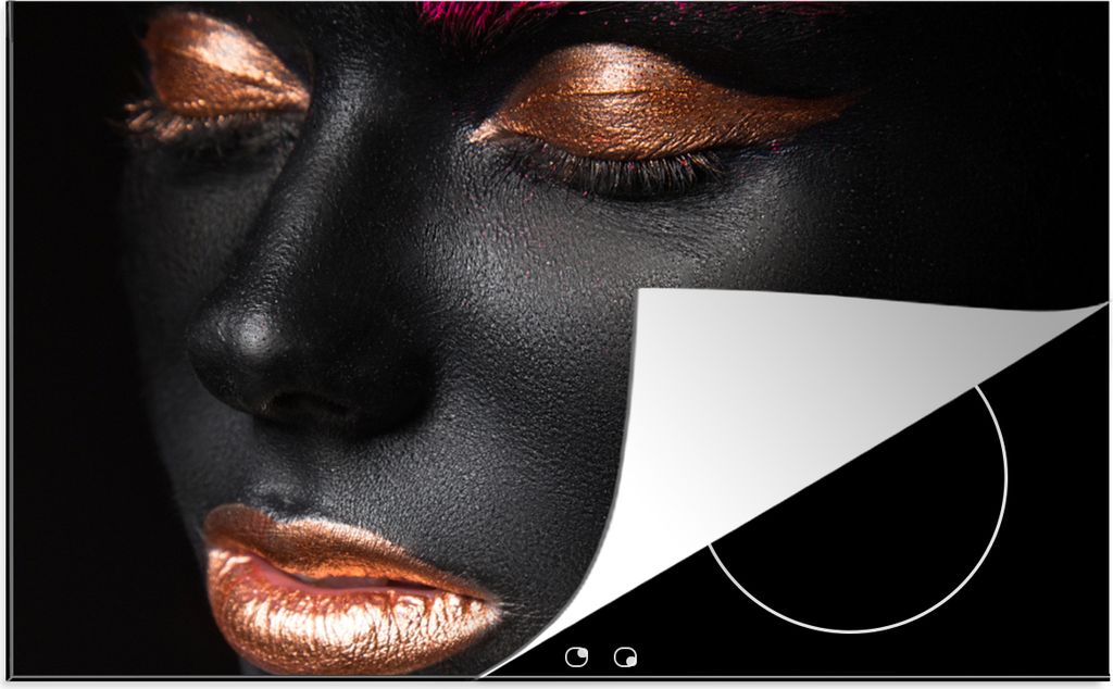 KitchenYeah Herdabdeckplatte Frau - Schwarz - Gold , 77x51cm, Küche Deko, Glaskeramikkochfeld Herdabdeckung, Abdeckplatte fùr Kochfeld