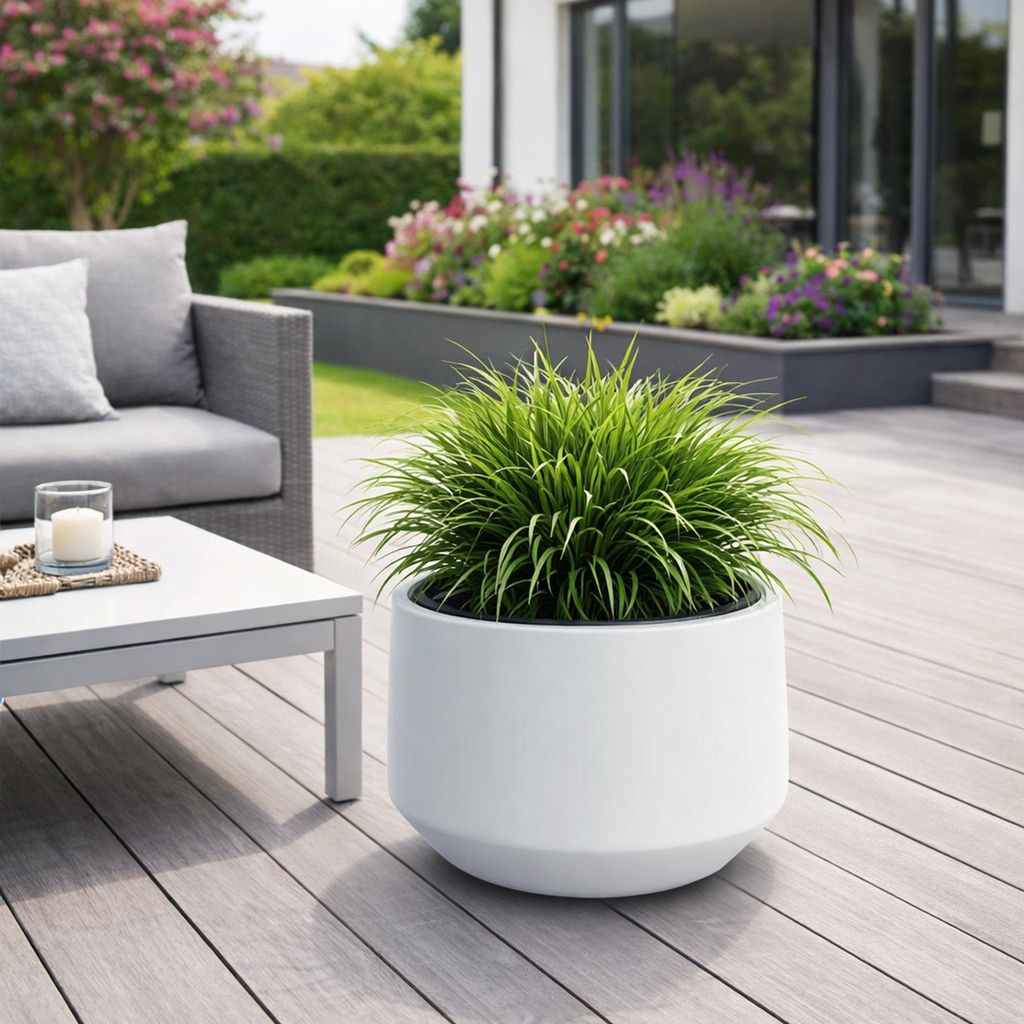 Fioriera elegante con superficie liscia e base conica Immagine del prodotto 
