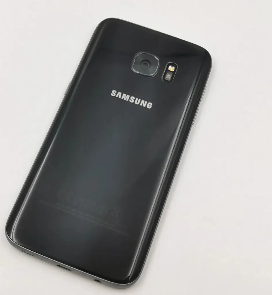 Samsung Galaxy S7 Smartphone 32 Go Noir Débloqué en Boîte Neutre