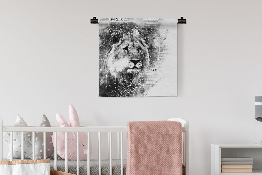 MuchoWow® Wandteppich Wandbehang Löwe - Zeitung - Schwarz - Produktbild 