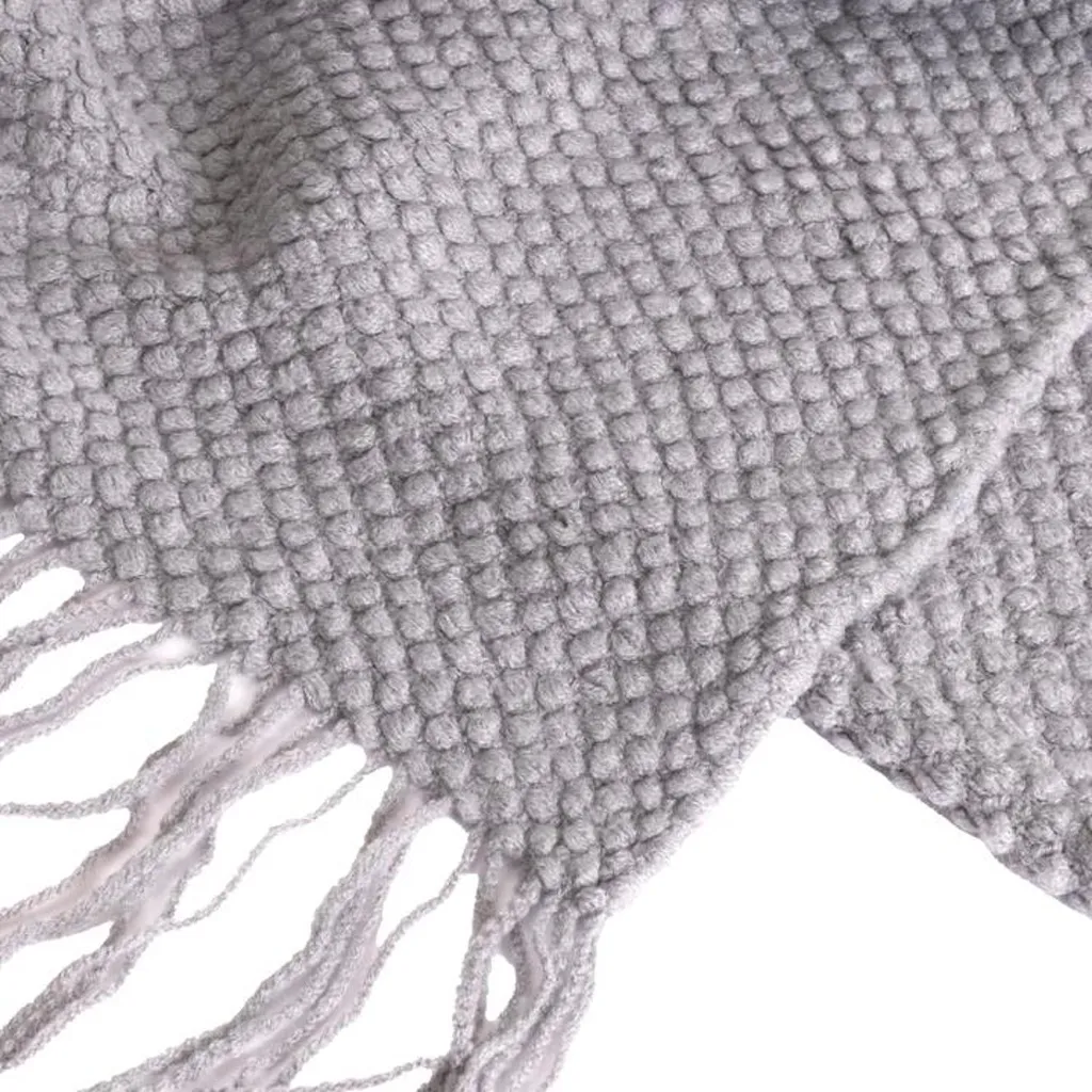 Couverture plaid gris clair 130x170cm pour soirées cocooning DENARLA