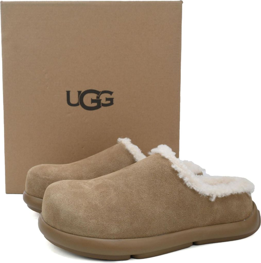 UGG Slipper Chestnut aus Veloursleder und Lammfell