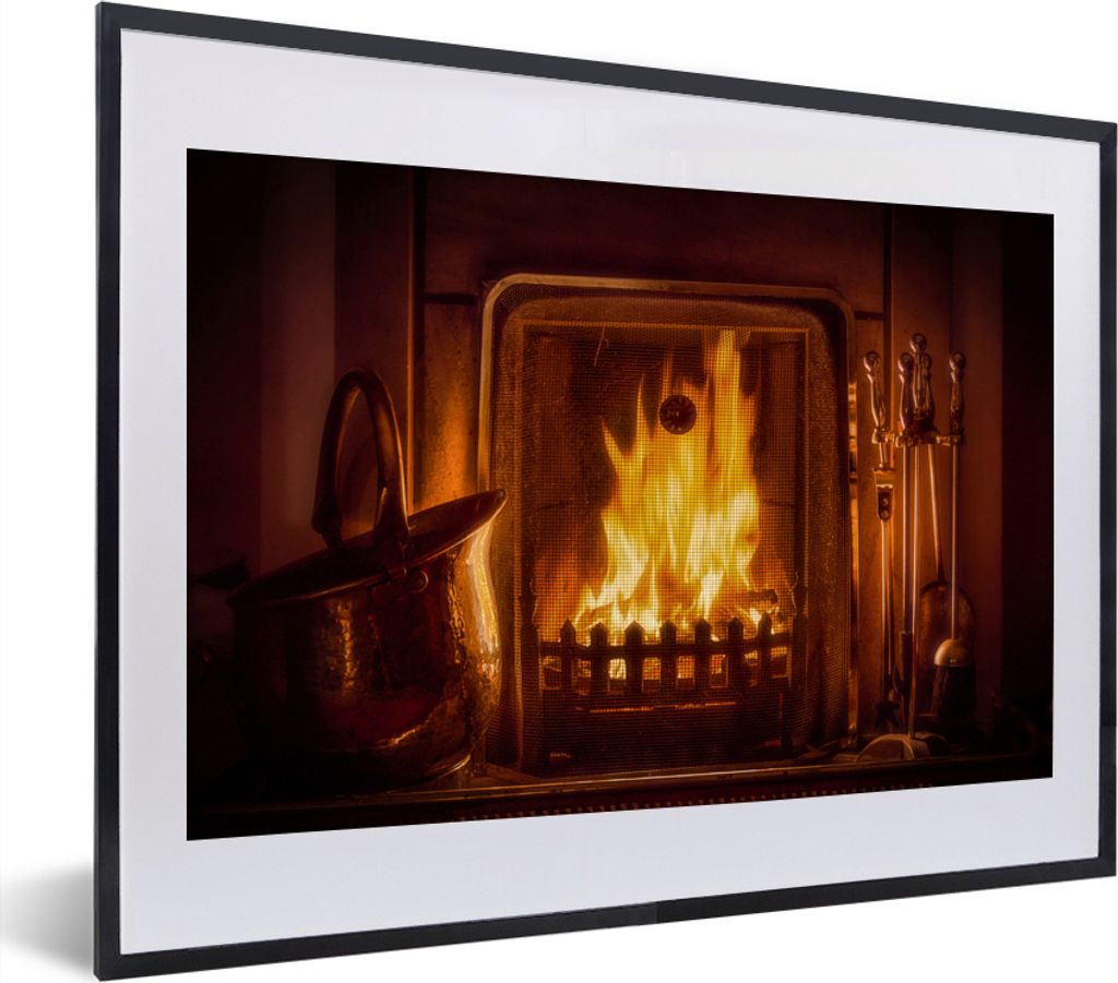 MuchoWow MuchoWow Gerahmtes Poster Ein Kamin mit einem warmen Feuer 40x30 cm - Poster mit zchwarzem Bilderrahmen - Bilderrahmen - Poster im Rahmen