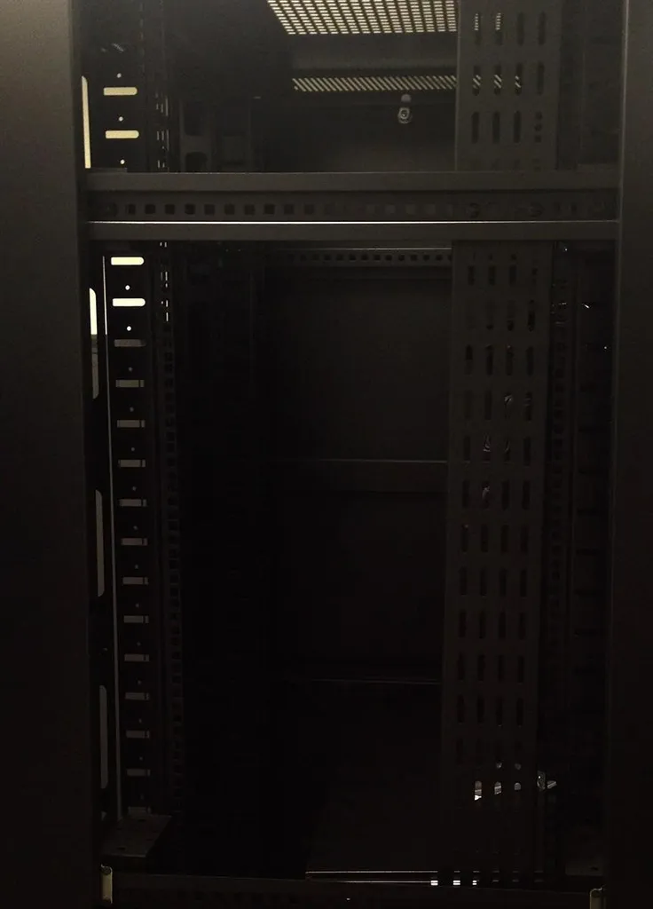 Domina il Tuo Rack con la Striscia DS-IT Verticale - Offerta Esclusiva!