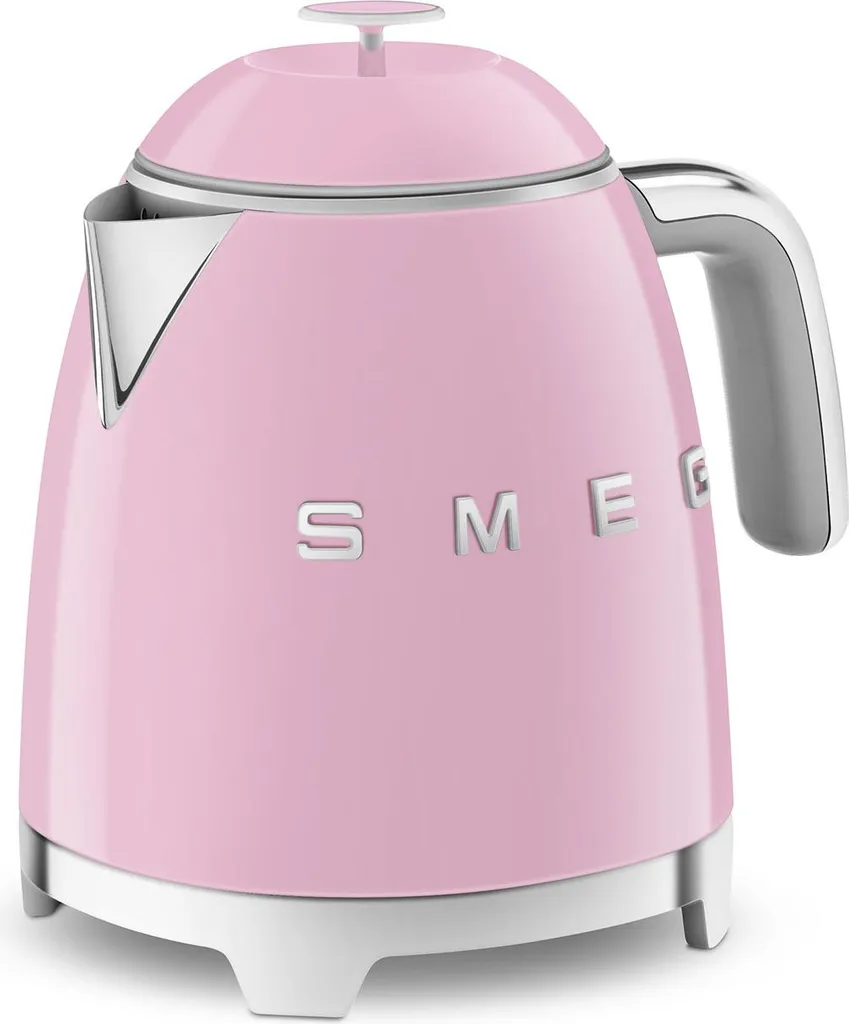 Bouilloire compacte Smeg rose pour petit déjeuner et pause thé chic