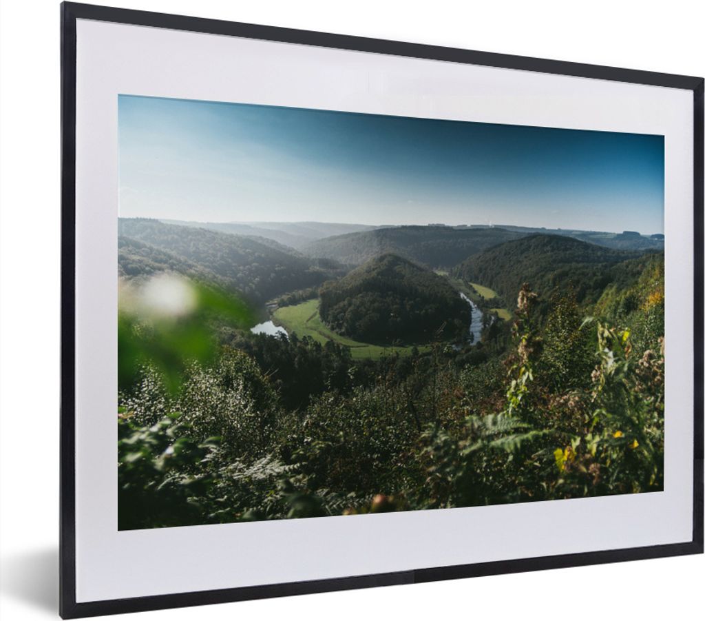 MuchoWow MuchoWow Gerahmtes Poster Ein mäandernder Fluss in den belgischen Ardennen 40x30 cm - Poster mit zchwarzem Bilderrahmen - Bilderrahme...