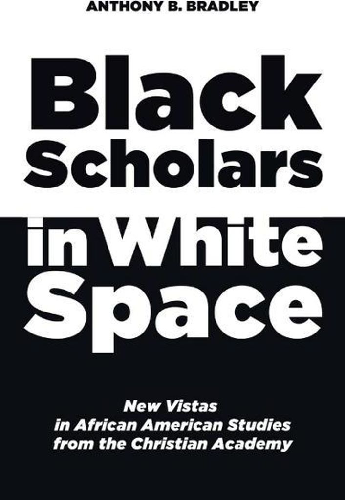 Schwarze Gelehrte im weißen Raum