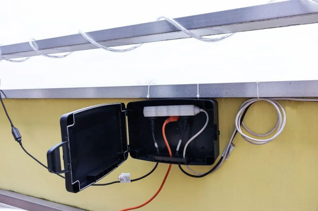 Strend Pro IP54 Protective Cover: Sicurezza per Prolunghe Elettriche - 3