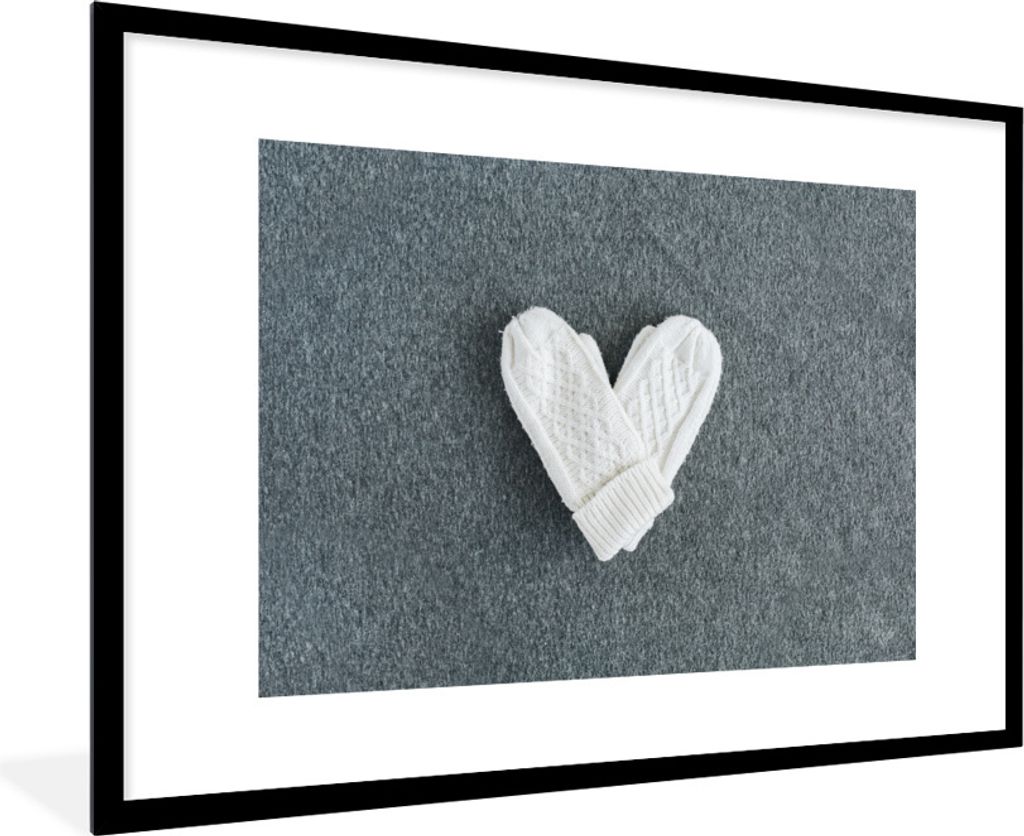 MuchoWow Gerahmtes Poster Winter - Handschuhe - Herz 90x60 cm - Poster mit Schwarzem Bilderrahmen Wandposter Rahmen Foto Bilder - Wanddekoration ...