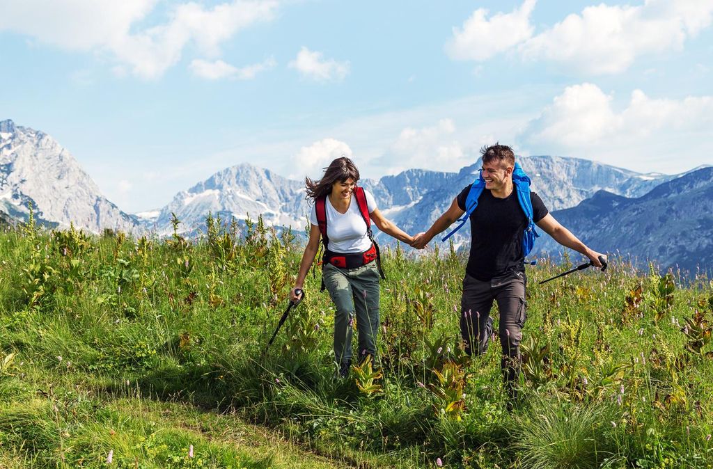 Jochen Schweizer Sommer-Romantikurlaub im Chalet in Kärnten für 2; Erlebnis verschenken oder selbst erleben; Der Gutschein ist gültig für 2 Per...