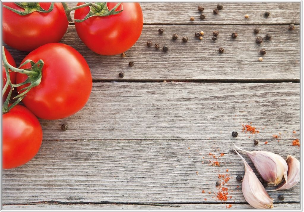 Wallario Wandbild Tomaten und Gewürze auf altem Holztisch, Produktbild 