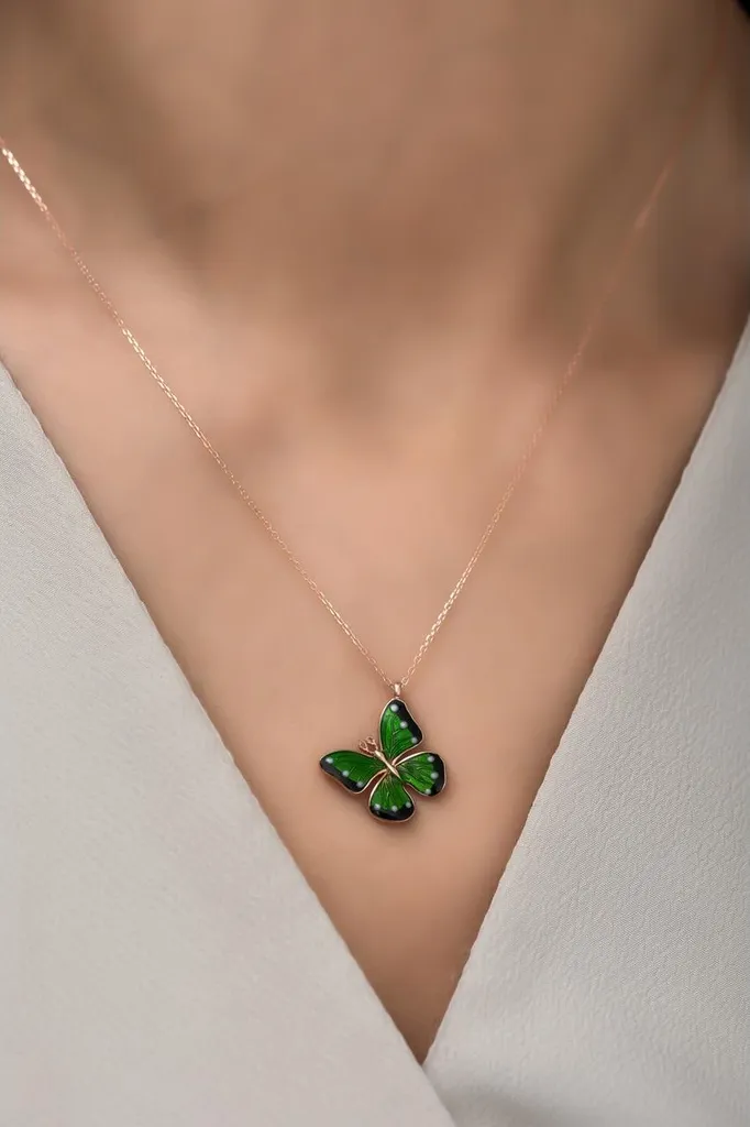 Collier papillon argent 925 ludique avec détails en émail vert