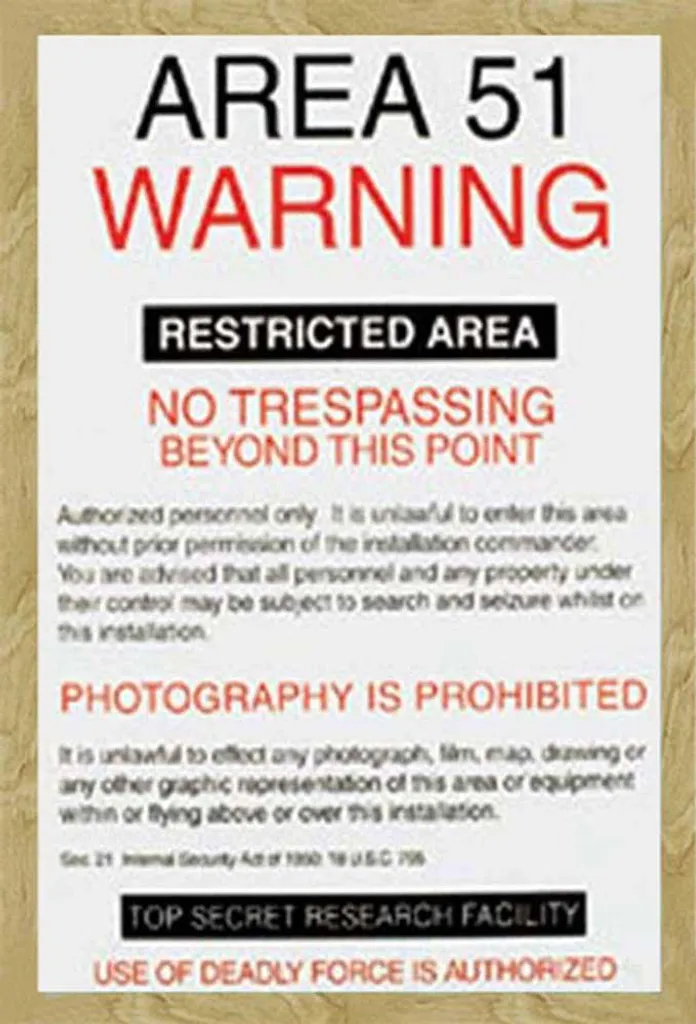 Maxi Poster Aliens Area 51 con Cornice MDF Faggio Shinsuke Economico