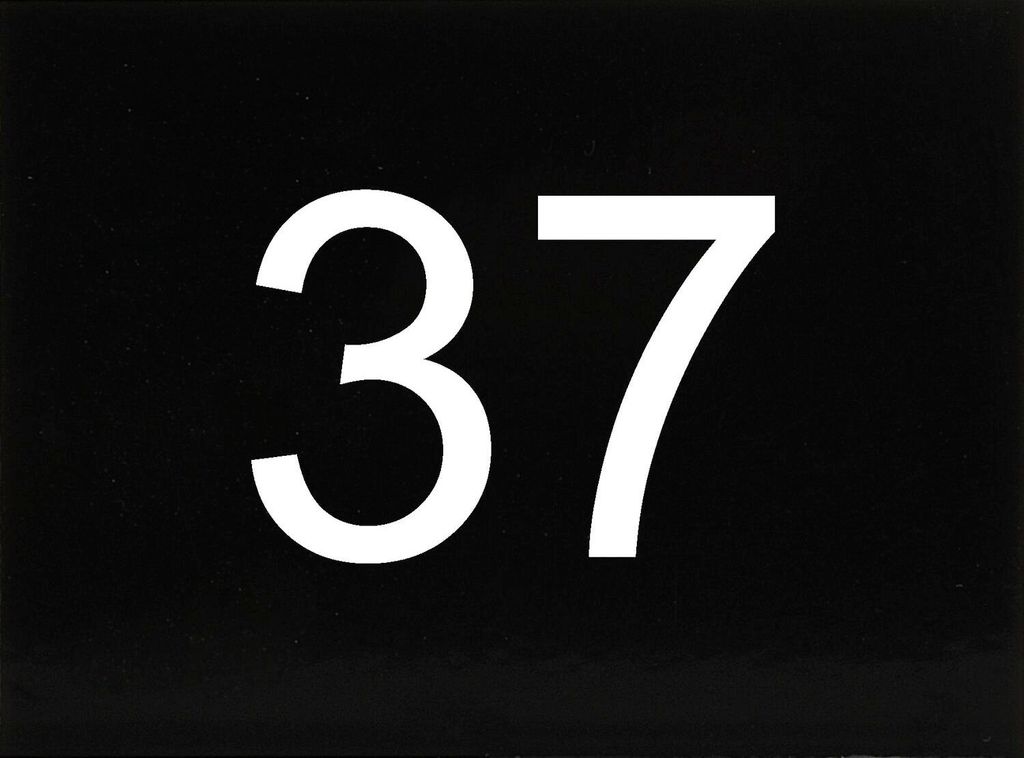 Nummernschild selbstklebend, 40 x 30 mm, Type 37, Kunststoff schwarz glänzend