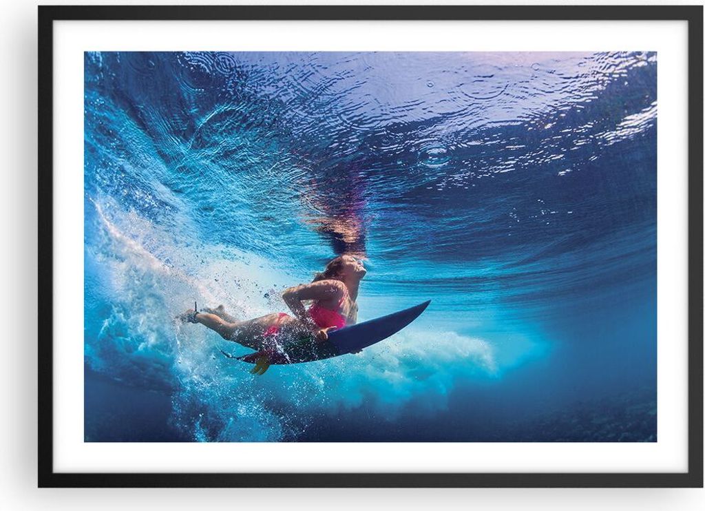 Gerahmtes Poster - Schwarzer Rahmen - Surfen Frau Unterwasser - 70x50 cm - Wand Bild - Wanddeko - Wandbilder - Wandposter - Bilderrahmen - Bilder -...
