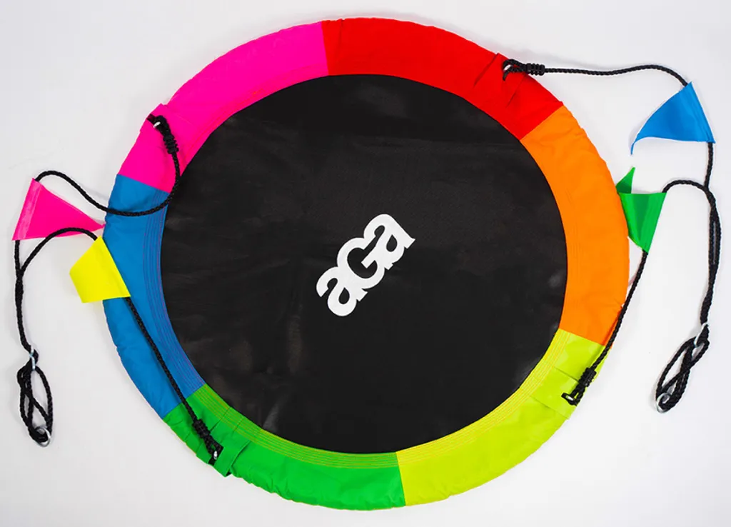 Nid Suspendu Aga 90 cm en Six Coloris avec Drapeaux de Finition