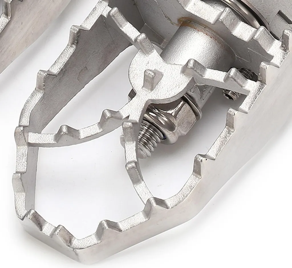 Repose-pieds Inox Yamaha Tracer 900 : Finies les Pédales Glissantes
