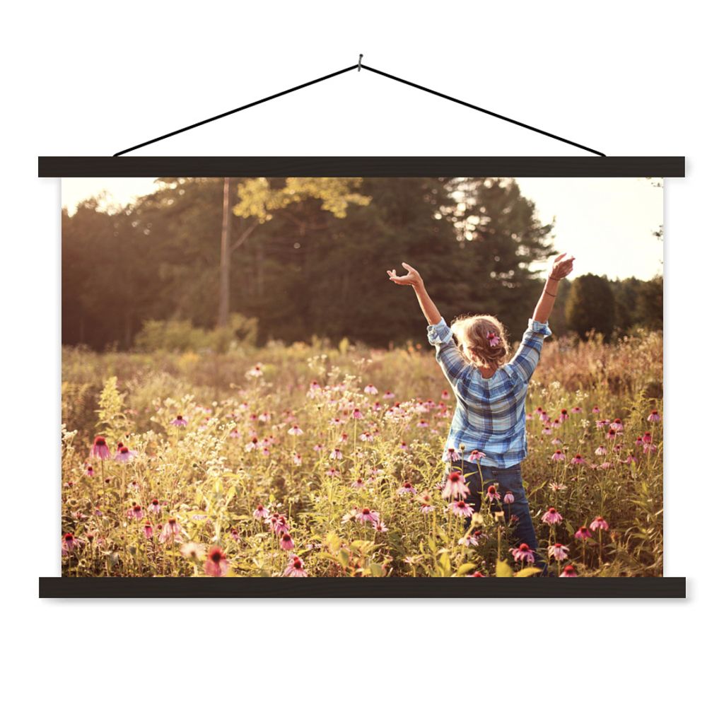 MuchoWow Textilposter Frau - Blumen - Frühling 120x80 cm mit schwarzem Rahmen - Wanddeko