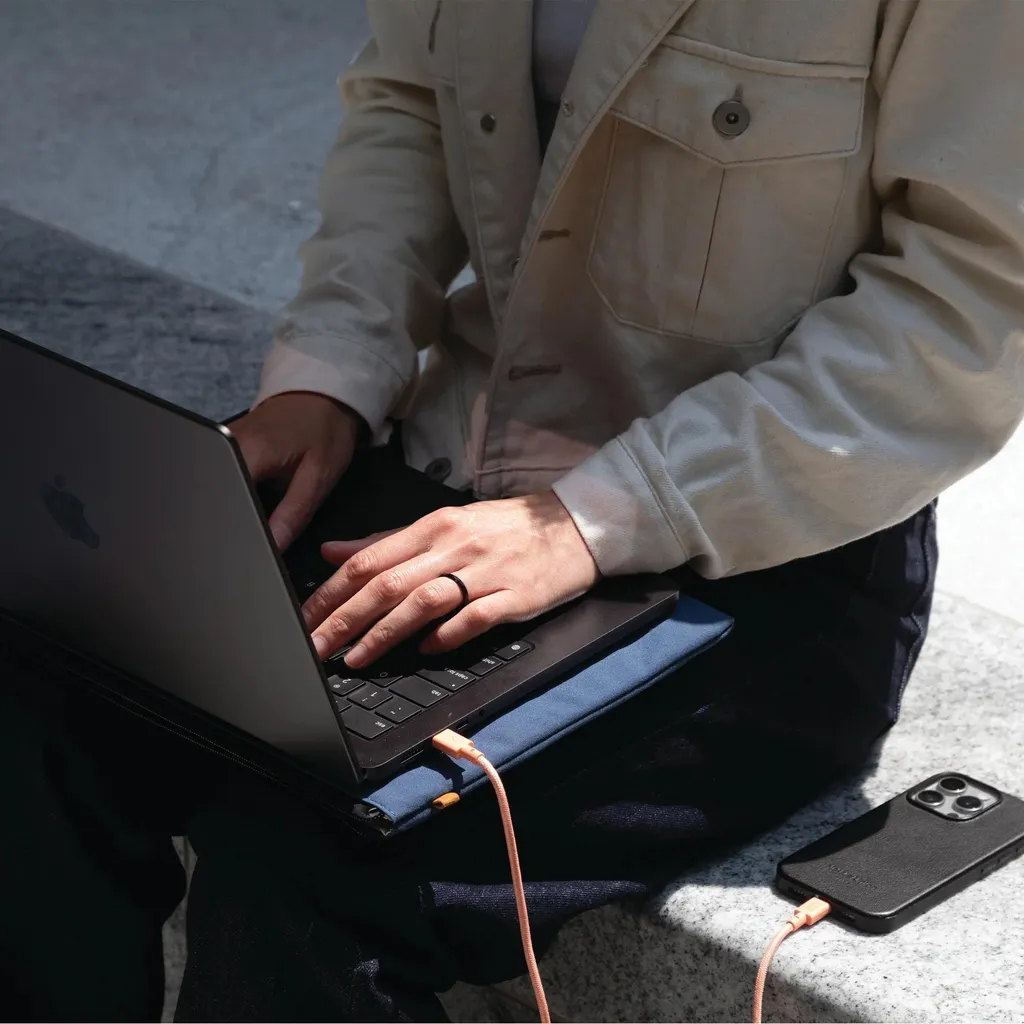 Native Union Custodia MacBook 16 W.F.A Sleeve Blu - Protezione Travel - 5
