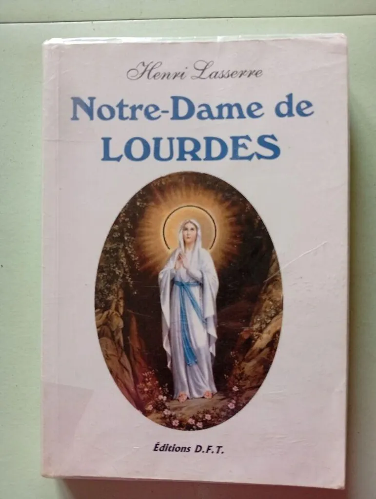 Cadeau Religieux Notre-Dame de Lourdes pour Communion et Baptême 25cm