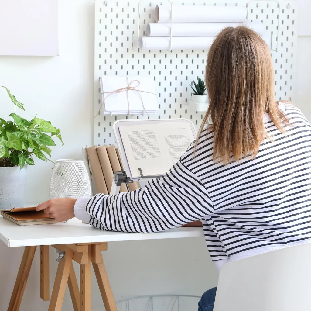 Bibliothèque réglable hauteur idéale pour bureau et studio d'étudiant