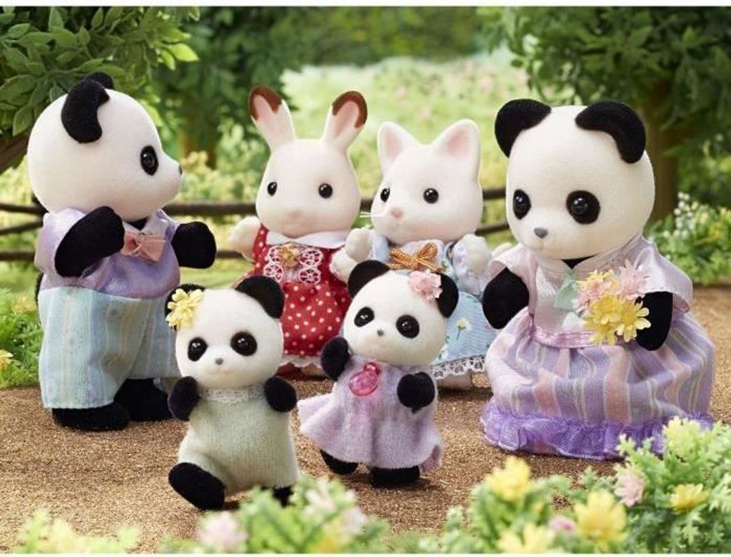 Sylvanian Families Panda Familie, 4 Gelenkfiguren, Ab 3 Jahren, Panda Mama, Papa und Babys