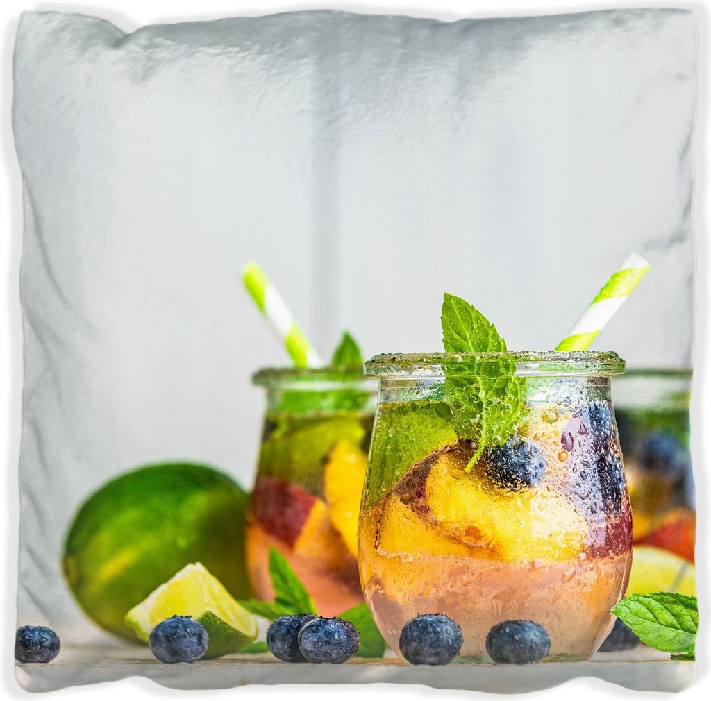 Wallario Premium Kissen, weiche Oberfläche, mit Motiv Erfrischender Eistee mit Pfirsichen und Blaubeeren, Größe: 60 x 60 cm, mit weißer Rückseite