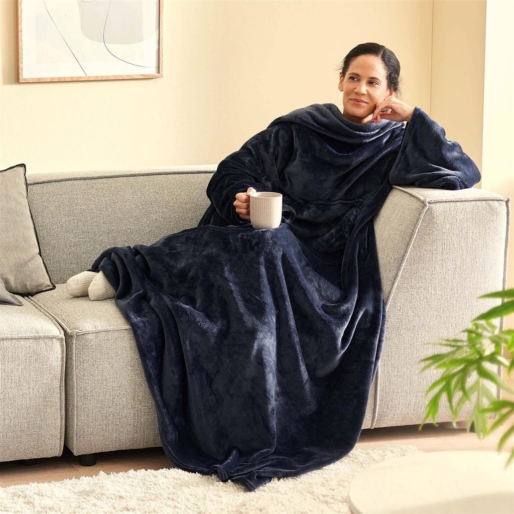 XXL Kuscheldecke mit Ärmeln & Kängurutasche | 145x195 cm Produktbild 