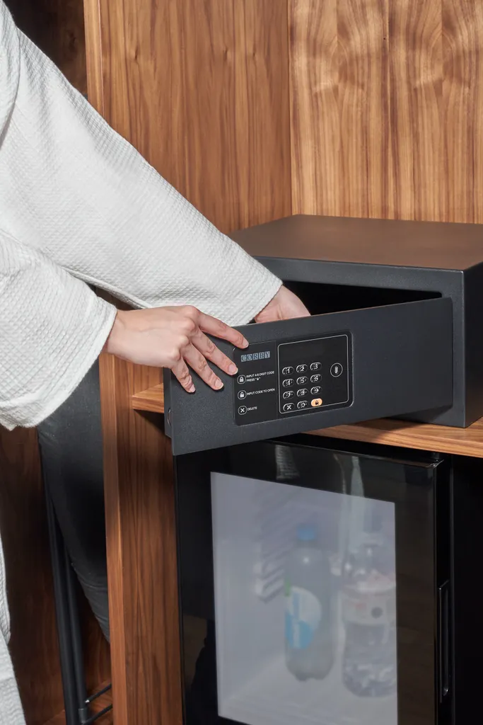 Coffre-fort pour PC portable à code numérique Corby Westminster noir