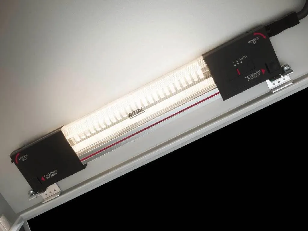 Équerre universelle Rittal pour fixation de composants en armoire IT