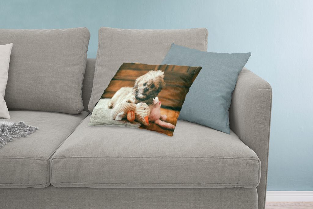 MuchoWow Zierkissen Sofakissen Wohnzimmer Dekokissen 60x40 cm Ein Shih Tzu-Hund, der auf dem Boden kuschelt - Kopfkissen - Polster mit Foto