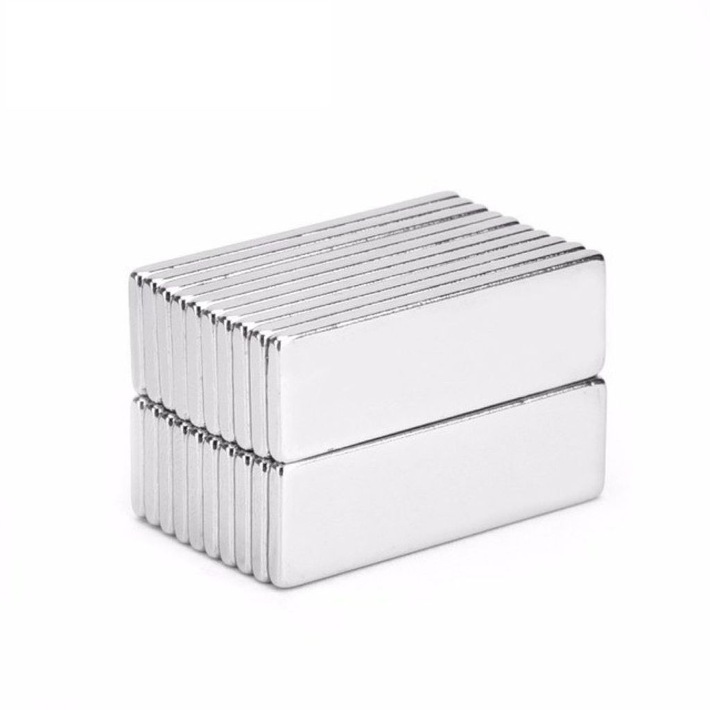 Magnes neodymowy w kształcie prostopadłościanu 30 x 10 x 2 Zdjęcie produktu 