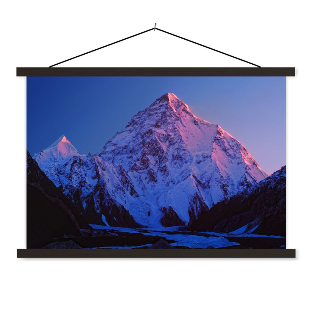 MuchoWow Textilposter Der Berg K2 bei Sonnenaufgang 120x80 cm mit schwarzem Rahmen - Wanddeko