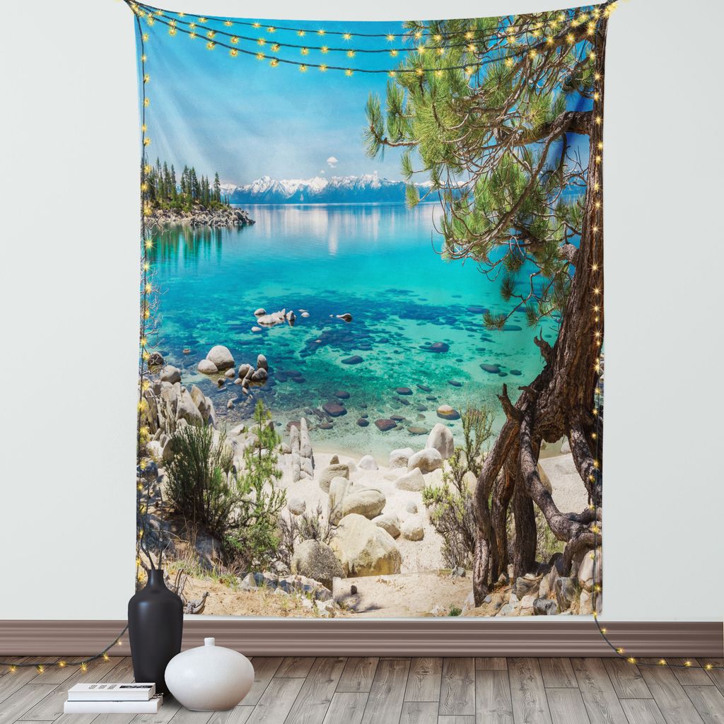 ABAKUHAUS Natur Wandteppich, Lake Tahoe Schnee Mountain Reflexion klarem Wasser Rocky Shore Aussicht, Wohnzimmer Schlafzimmer Seidiger Satin Wandtu...