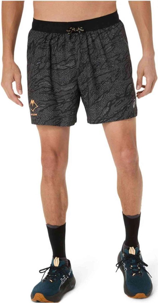Asics Shorts 2011D392-001 in Black color size medium