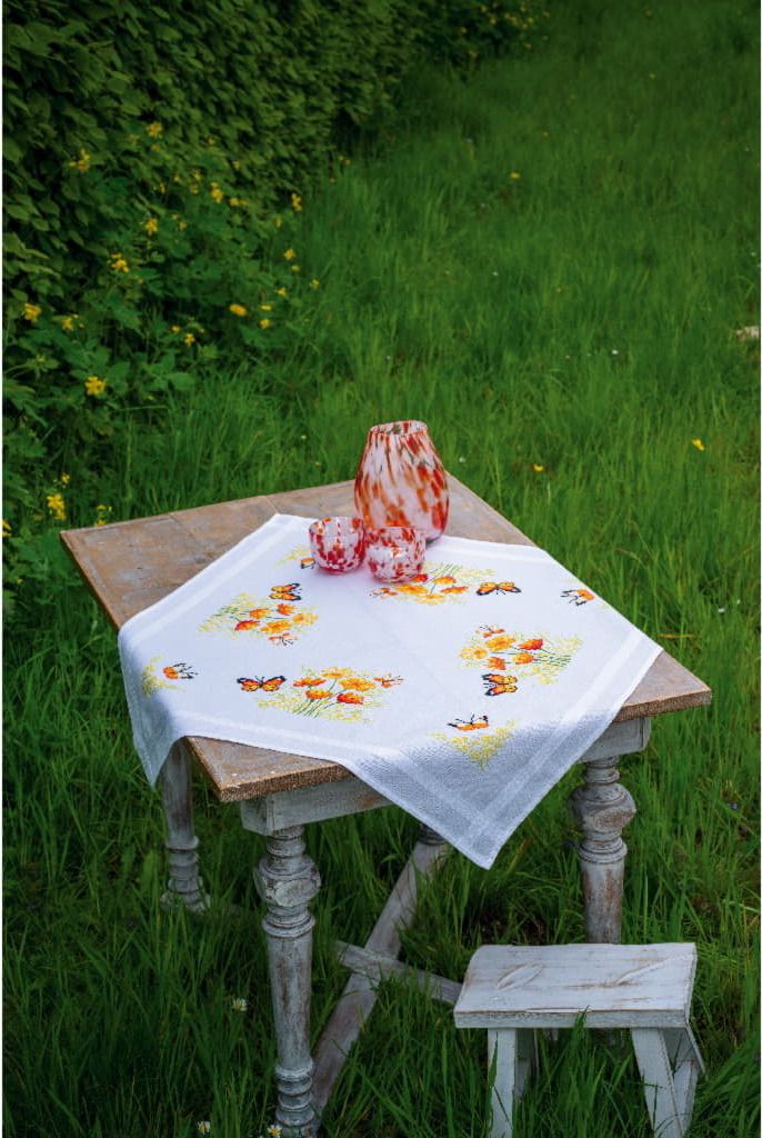 Vervaco Tischdecke Kreuzstich Set "Orange Blumen und Schmetterlinge", Stickbild vorgezeichnet, 80x80cm