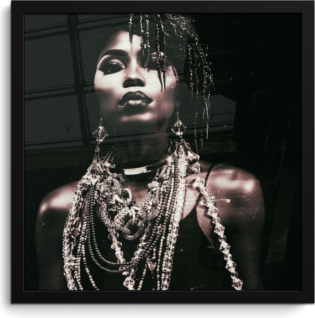 MuchoWow MuchoWow Gerahmtes Poster Frau - Schmuck - Halskette 40x40 cm - Poster mit zchwarzem Bilderrahmen - Mit Rahmen - Wanddekoration Schlaf...
