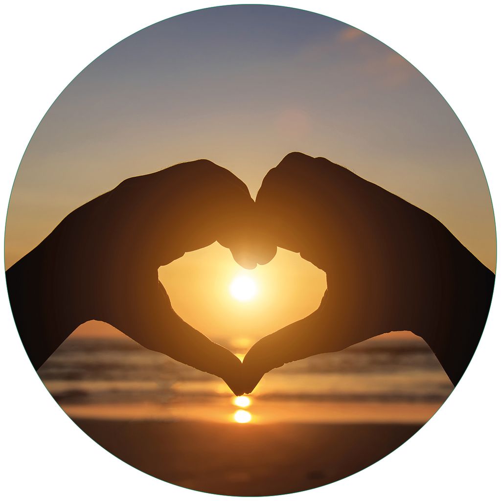 Wallario Premium Glasbild, freischwebende Optik, kräftige Farben, rund 50cm Durchmesser, Motiv Liebe im Herzen der Sonne - Strand und Meer